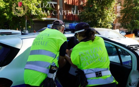 Arrestato parcheggiatore abusivo per aggressione a un automobilista