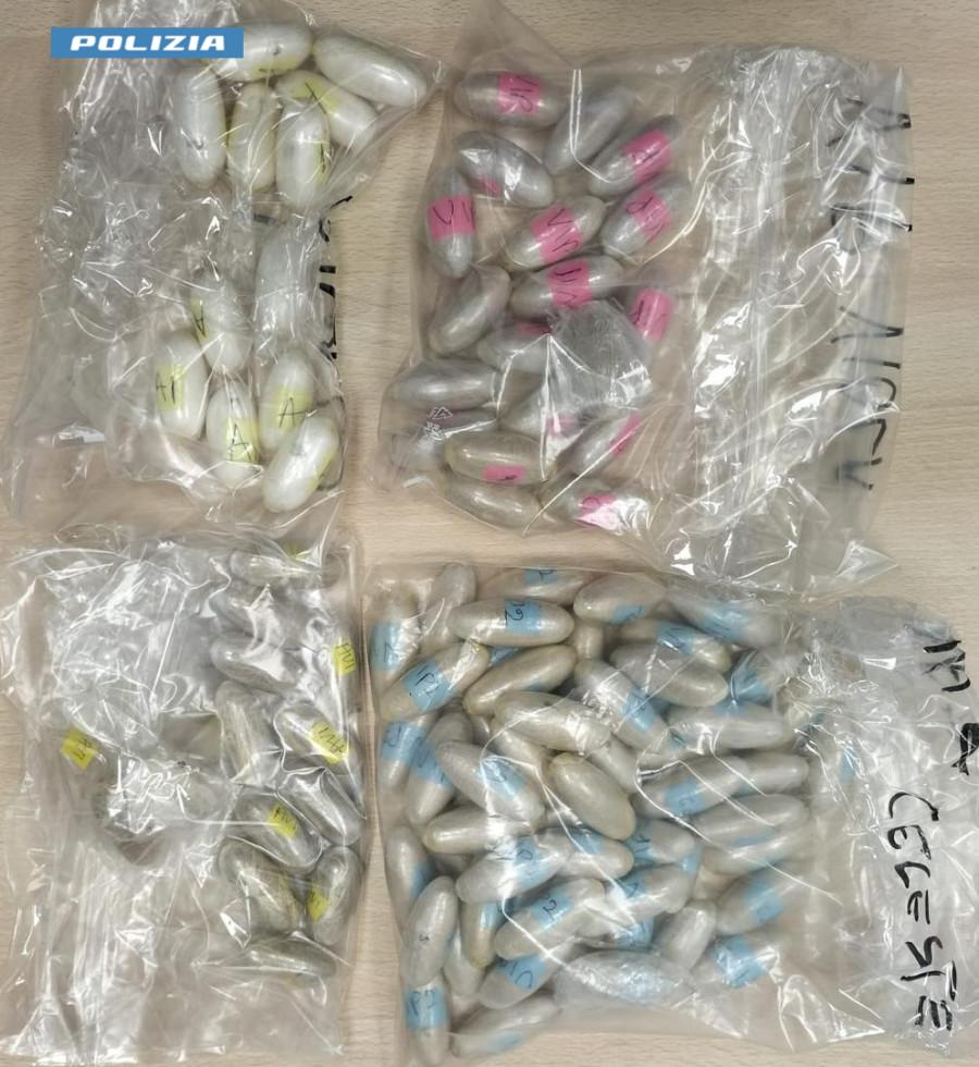 Arrestato un uomo con ovuli di cocaina, eroina e metanfetamine su un treno regionale