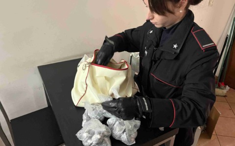 Arresti e sequestri nei “fortini della droga” di Ostia