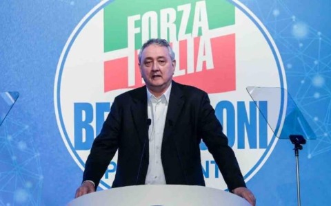 Cambio al vertice di Forza Italia: Barelli si dimette, Marina Berlusconi incontra Cirio