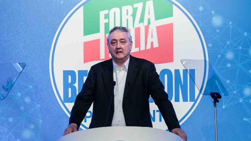 Cambio al vertice di Forza Italia: Barelli si dimette, Marina Berlusconi incontra Cirio