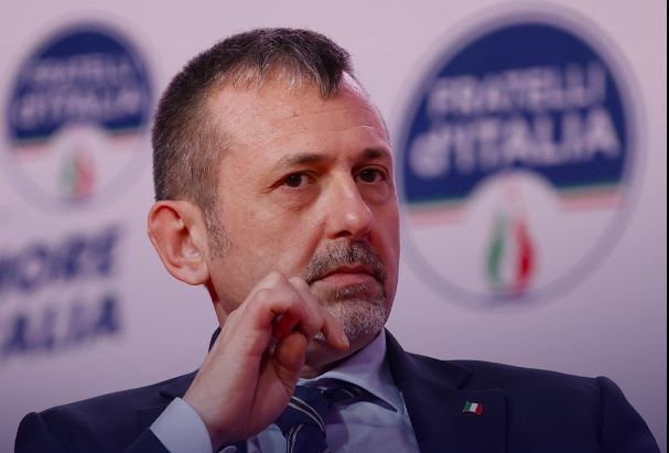 Caso Delmastro, la moglie di Caroccia: “Per noi il sottosegretario è stato un aiuto fondamentale”