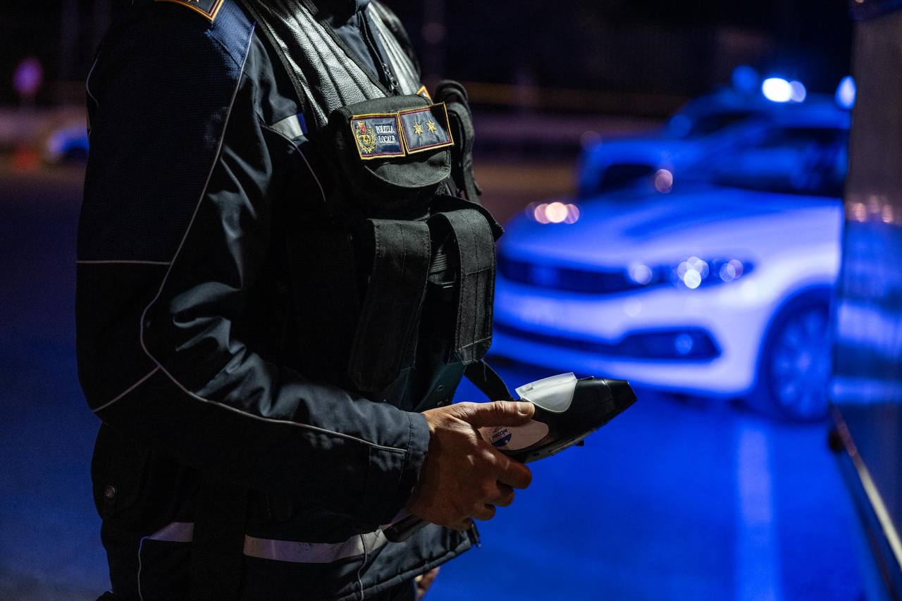 Furto in un supermercato: ladri colti in flagranza durante la fuga