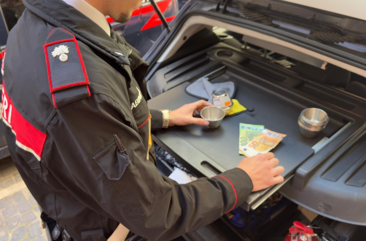 I Carabinieri denunciano otto persone per truffa ai turisti