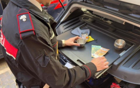 I Carabinieri denunciano otto persone per truffa ai turisti