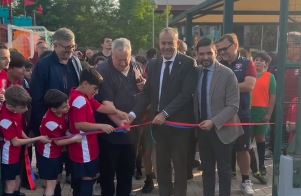 Il Presidente del Consiglio regionale inaugura il nuovo campo di calcio della parrocchia San Girolamo