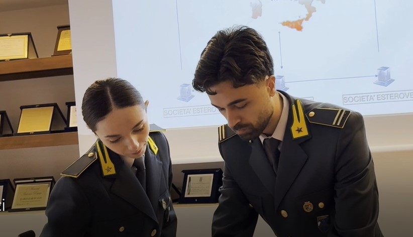 Interventi a Cinquina-Bufalotta: rinvenuti coltelli e droga