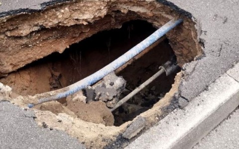 Intervento per una voragine in via dei Colli Portuensi