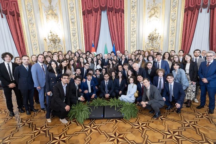 Mattarella ai giovani giornalisti: “L’informazione libera è essenziale per la democrazia”