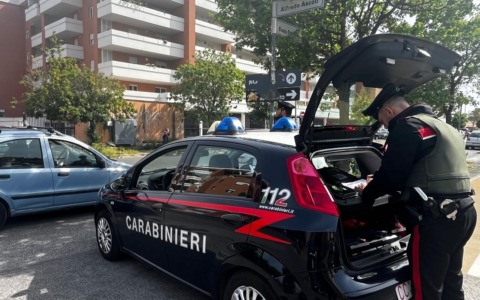 Maxi operazione contro lo spaccio: arrestati 17 carabinieri