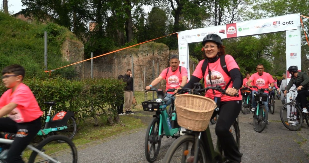 Prevenzione del tumore al seno: successo per l’evento “Bicinrosa” a Roma