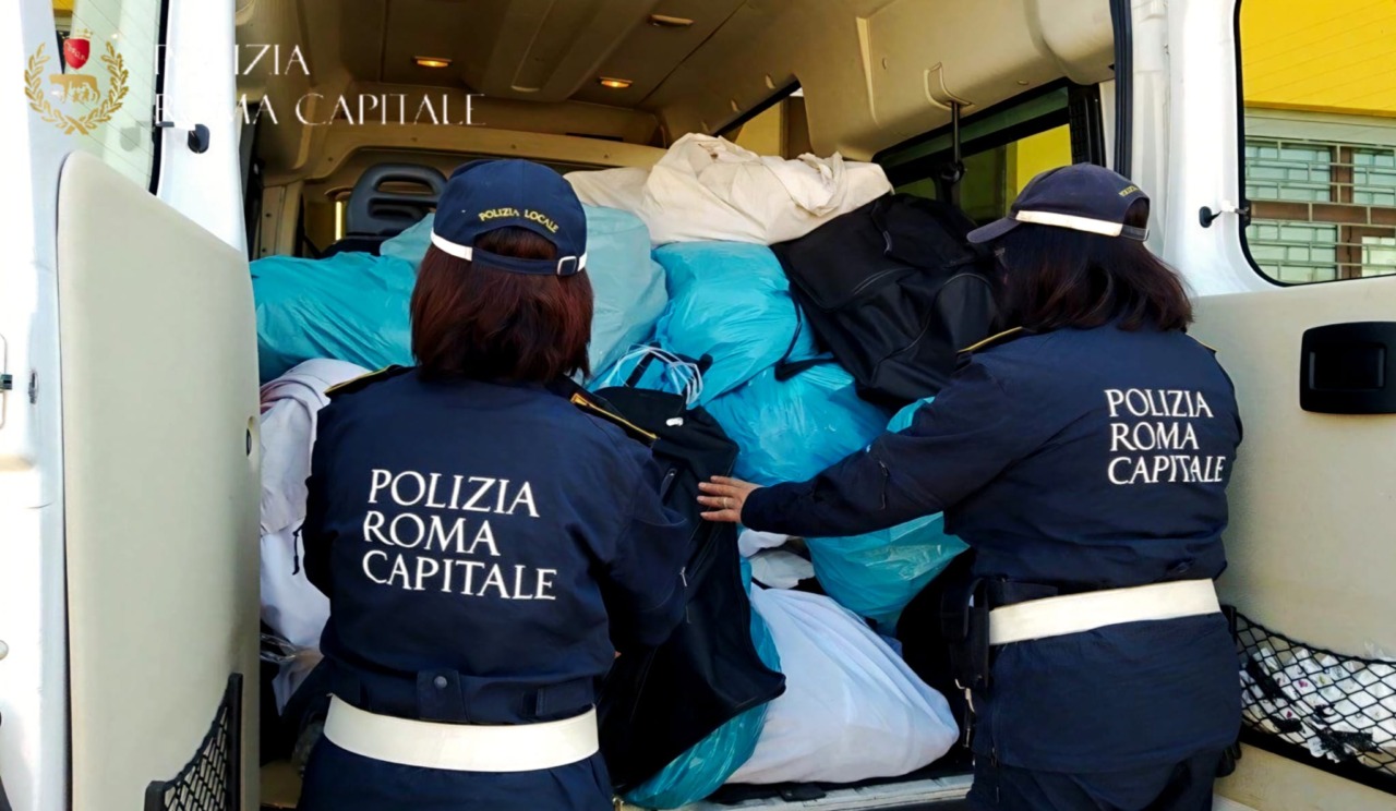 Quattro denunciati per il gioco delle tre campanelle a Roma