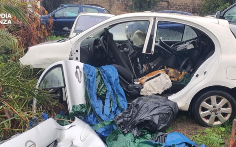 Scoperte discariche abusive di auto a Ostia Antica: intervento delle forze dell’ordine