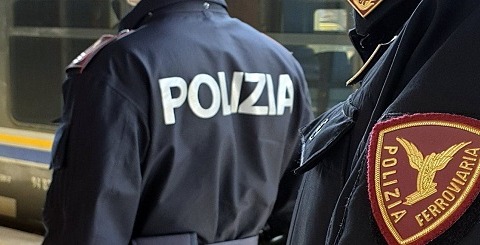 Scoperto in possesso di oltre 100 ovuli di droga, un uomo è stato arrestato