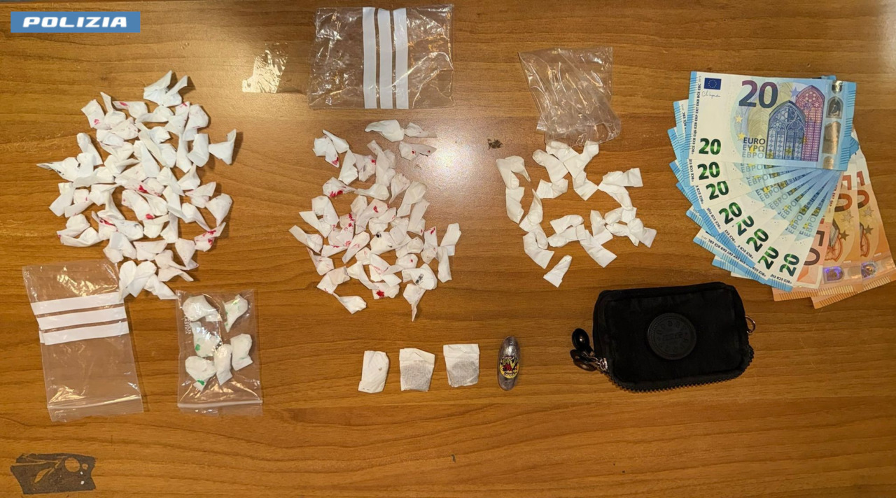 Sequestro di 300 dosi di droga e 8 arresti tra periferia e litorale