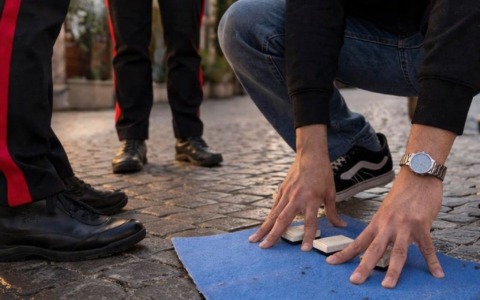 Smantellata un’altra banda del “gioco delle tre campanelle”: sette denunce