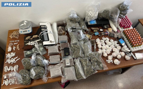 Smantellato un giro di spaccio: 12 chili di hashish e cocaina sequestrati