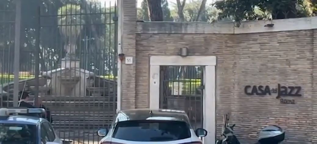 Sopralluogo alla Casa del Jazz per cercare tracce di sangue