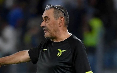 Sostegno caloroso dei tifosi della Lazio all’aeroporto di Fiumicino