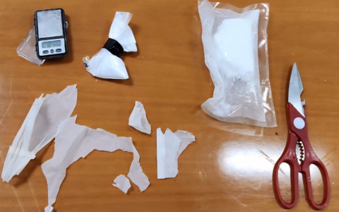 Spaccio di droga al chiuso e consegne rapide tra chat e strade