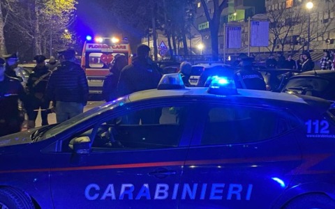Tragedia a Roma: un ragazzo di 24 anni si schianta dal sesto piano
