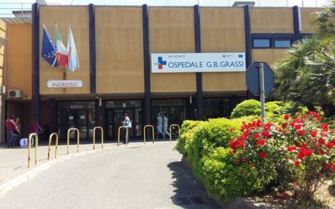 Tragedia ad Ostia: muore una ragazza di 15 anni dopo una cena con amici