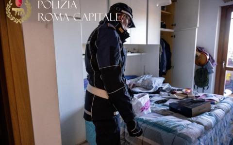 Tre arresti per sfruttamento della prostituzione a Roma