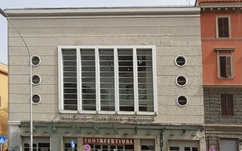 Vandali colpiscono il Nuovo Cinema Aquila, cresce la solidarietà