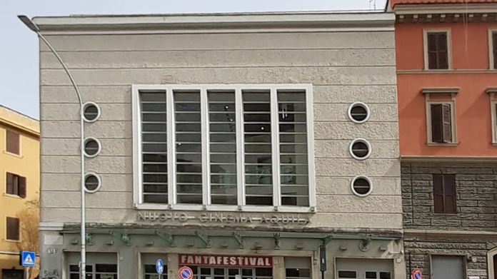 Vandali colpiscono il Nuovo Cinema Aquila, cresce la solidarietà