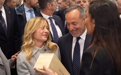 Vinitaly, Giorgia Meloni visita il padiglione del Lazio
